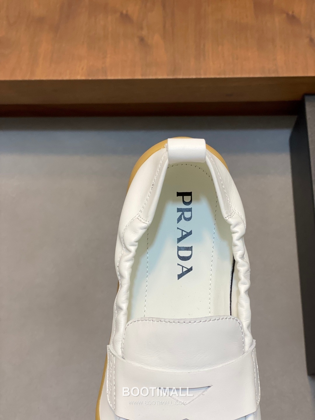 Prada Calfskin Slip-On Low Sneakers with Stitching Detail 프라다 카프스킨 슬립온 로우 스니커즈 스티칭 디테일 4.0cm 7