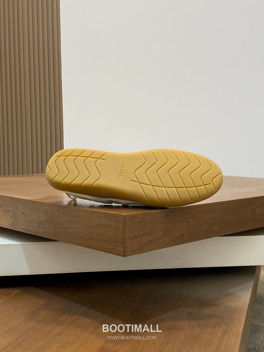 Prada Calfskin Slip-On Low Sneakers with Stitching Detail 프라다 카프스킨 슬립온 로우 스니커즈 스티칭 디테일 4.0cm 9