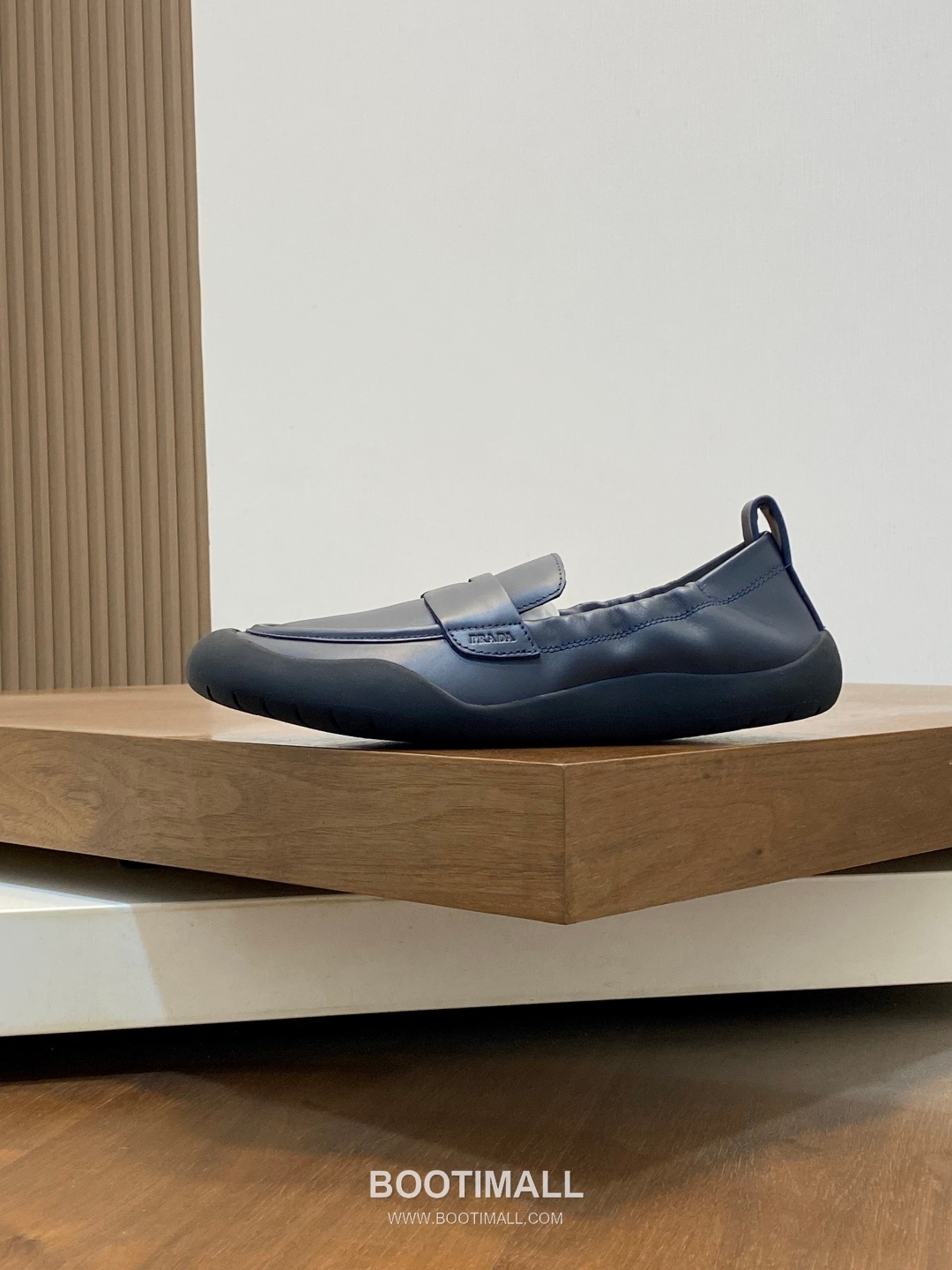 Prada Calfskin Slip-On Low Sneakers with Stitching Detail 프라다 카프스킨 슬립온 로우 스니커즈 스티칭 디테일 4.0cm 2