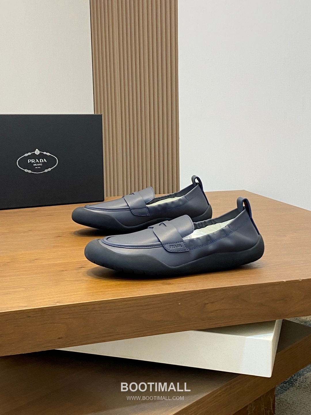 Prada Calfskin Slip-On Low Sneakers with Stitching Detail 프라다 카프스킨 슬립온 로우 스니커즈 스티칭 디테일 4.0cm 3