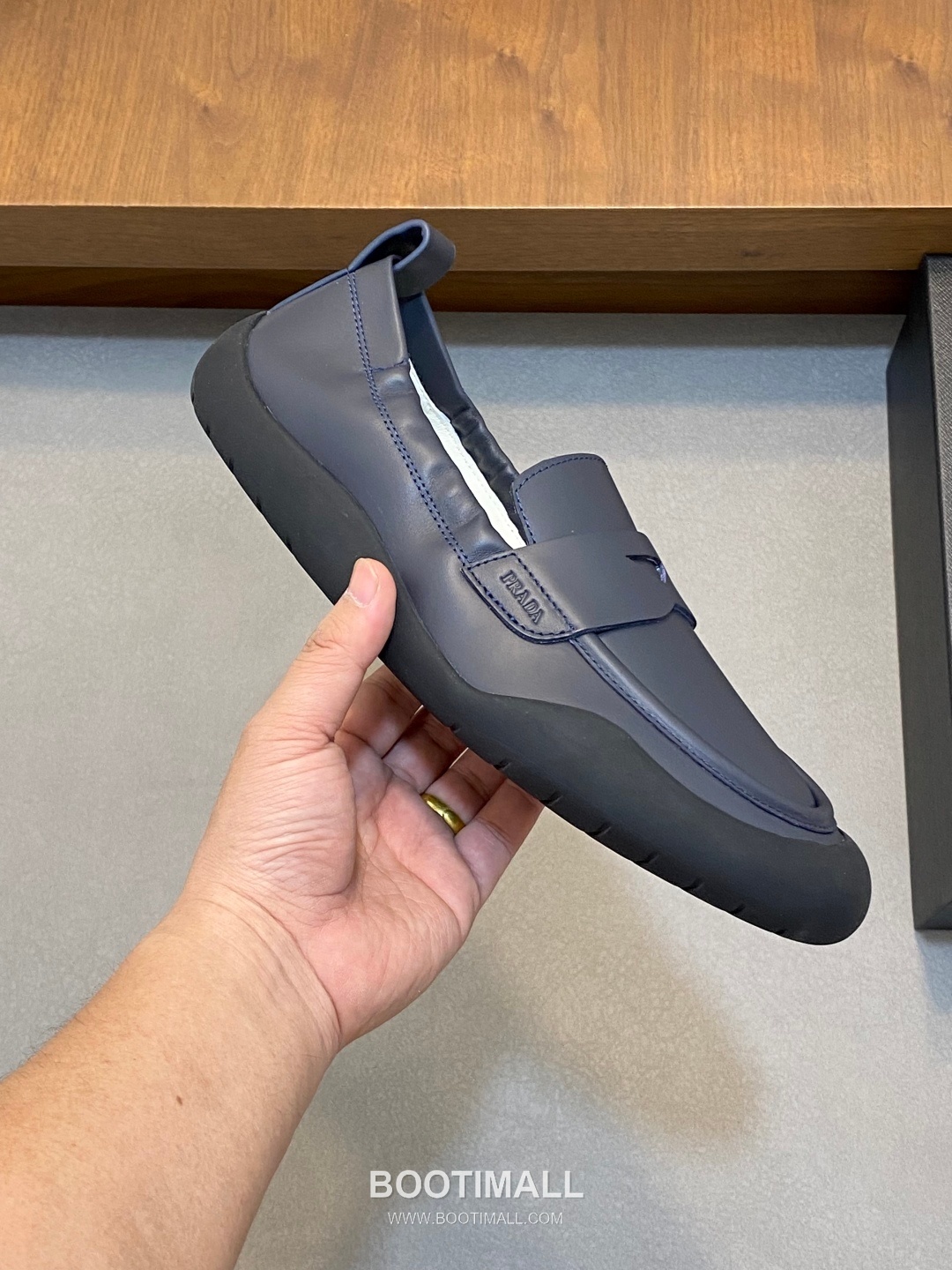 Prada Calfskin Slip-On Low Sneakers with Stitching Detail 프라다 카프스킨 슬립온 로우 스니커즈 스티칭 디테일 4.0cm 4