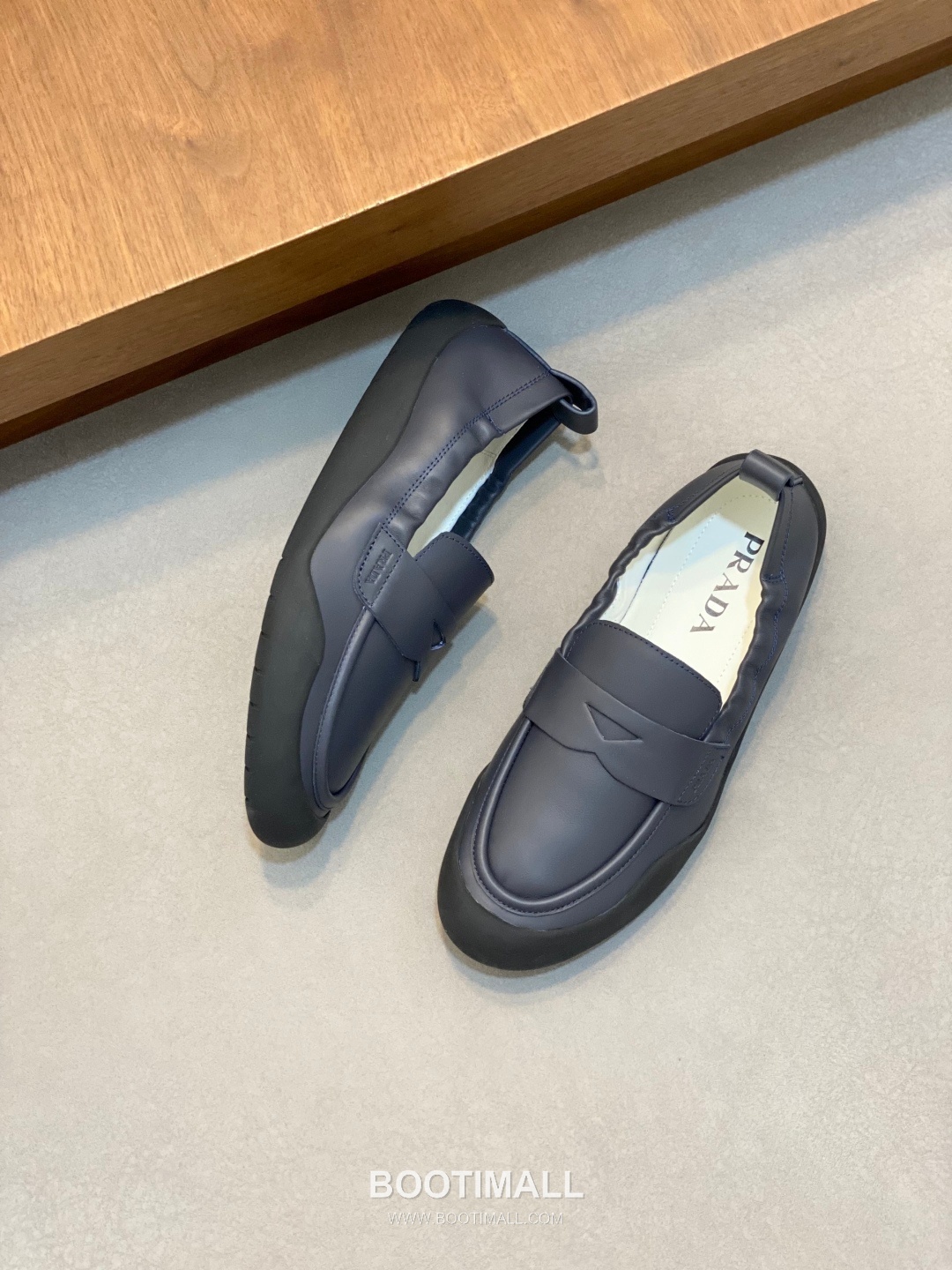 Prada Calfskin Slip-On Low Sneakers with Stitching Detail 프라다 카프스킨 슬립온 로우 스니커즈 스티칭 디테일 4.0cm 5
