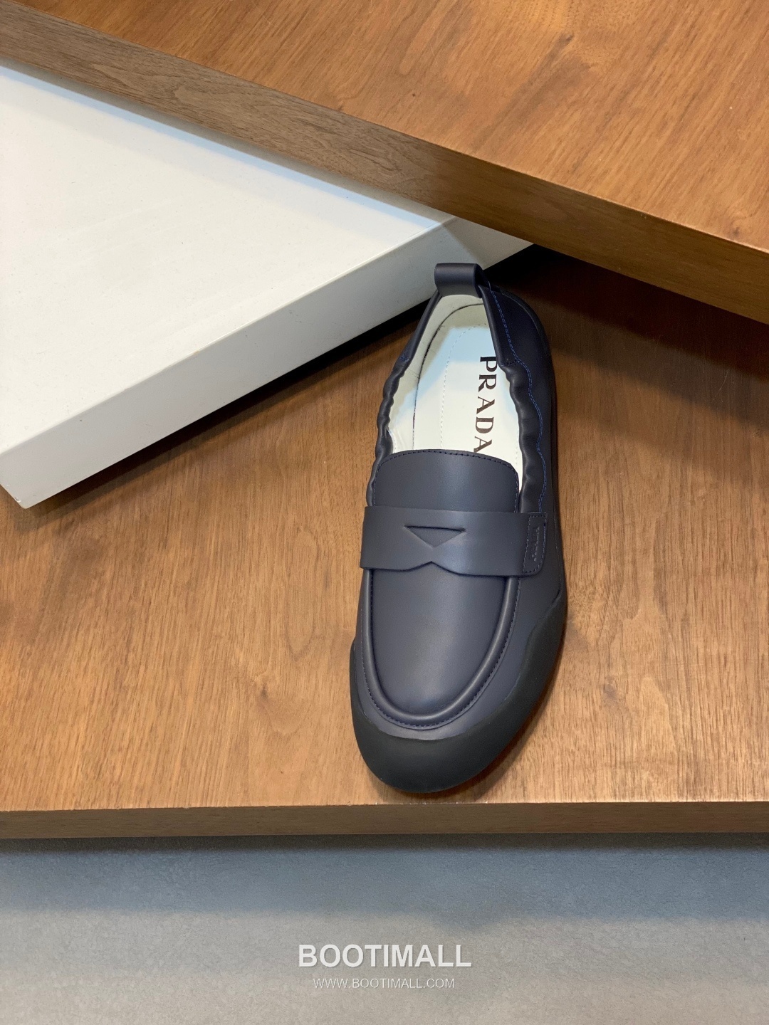 Prada Calfskin Slip-On Low Sneakers with Stitching Detail 프라다 카프스킨 슬립온 로우 스니커즈 스티칭 디테일 4.0cm 6