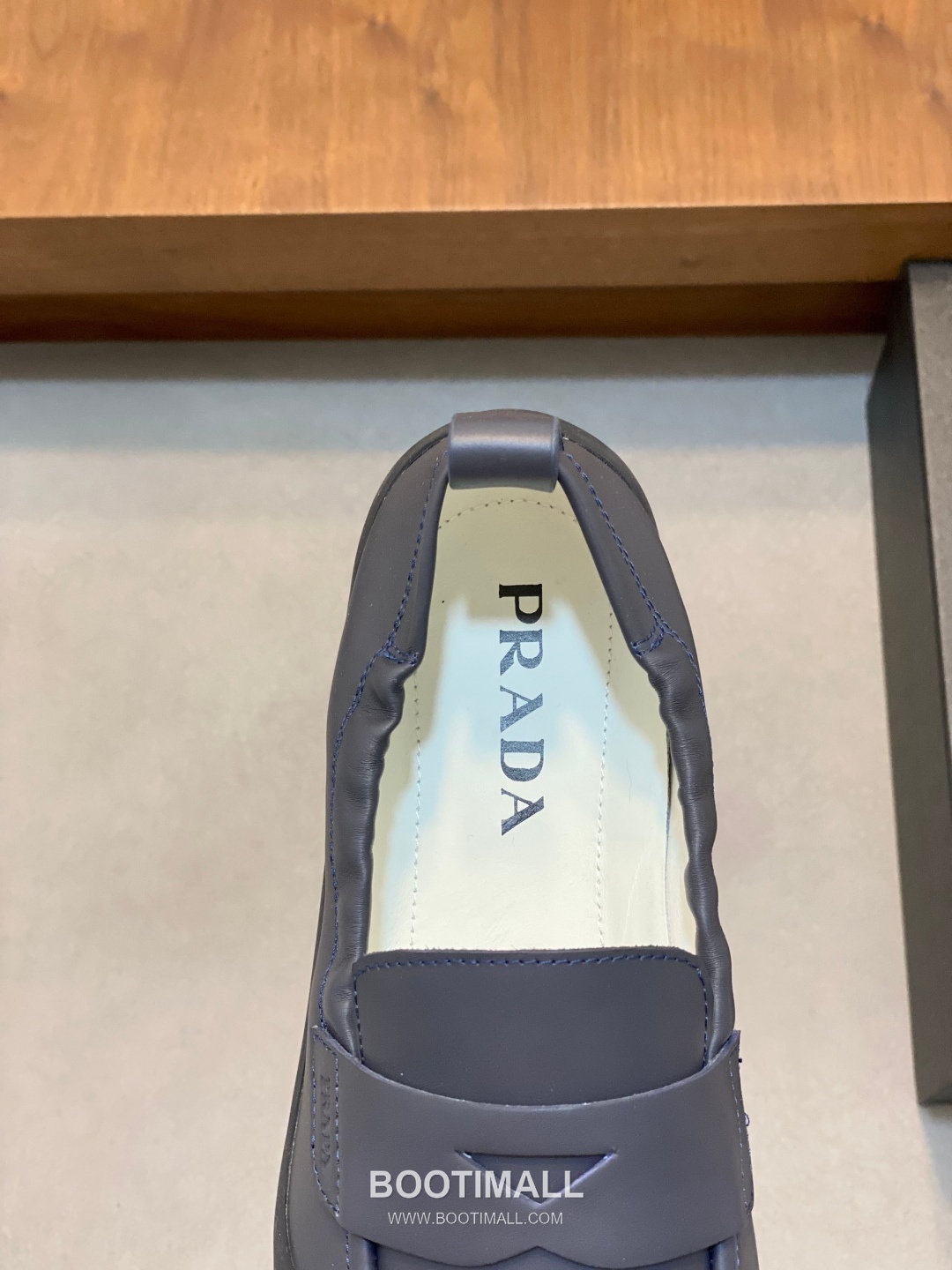 Prada Calfskin Slip-On Low Sneakers with Stitching Detail 프라다 카프스킨 슬립온 로우 스니커즈 스티칭 디테일 4.0cm 7