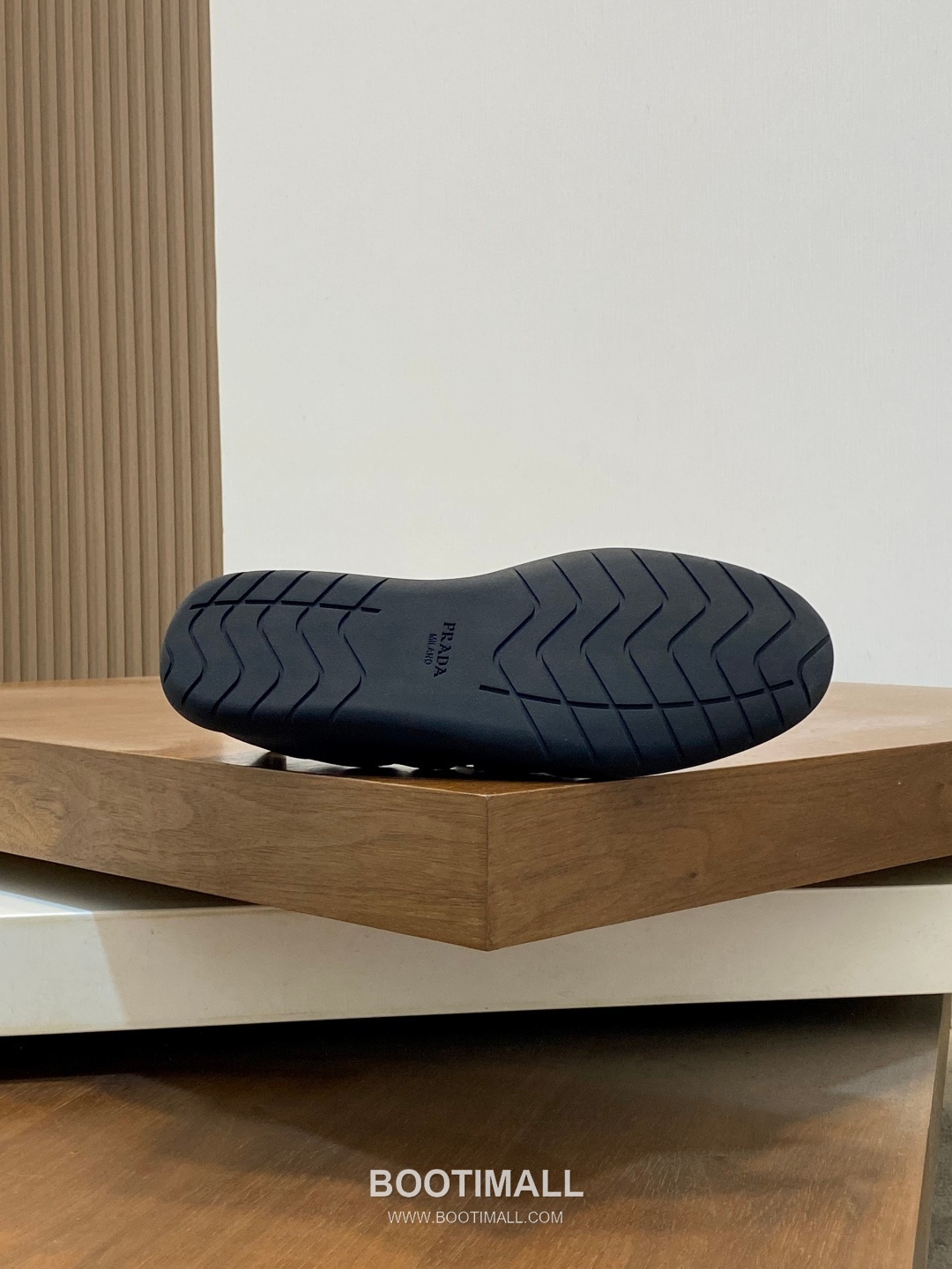 Prada Calfskin Slip-On Low Sneakers with Stitching Detail 프라다 카프스킨 슬립온 로우 스니커즈 스티칭 디테일 4.0cm 9