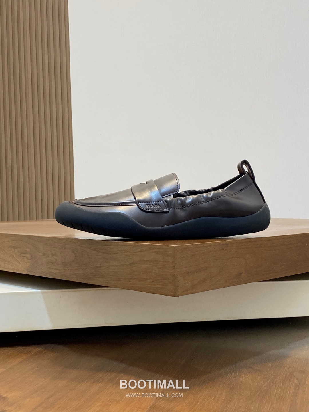 Prada Calfskin Slip-On Low Sneakers with Stitching Detail 프라다 카프스킨 슬립온 로우 스니커즈 스티칭 디테일 4.0cm 2