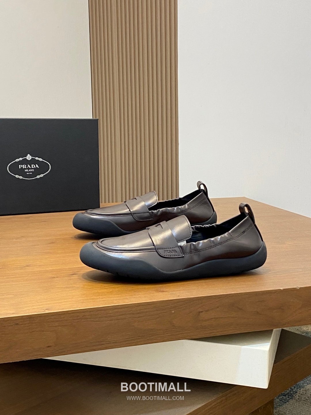 Prada Calfskin Slip-On Low Sneakers with Stitching Detail 프라다 카프스킨 슬립온 로우 스니커즈 스티칭 디테일 4.0cm 3