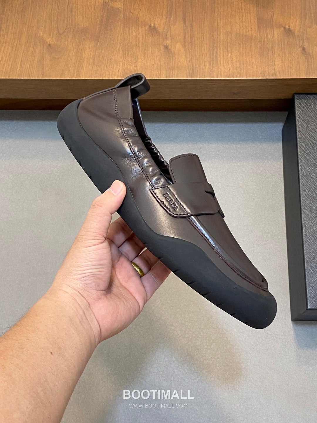 Prada Calfskin Slip-On Low Sneakers with Stitching Detail 프라다 카프스킨 슬립온 로우 스니커즈 스티칭 디테일 4.0cm 4