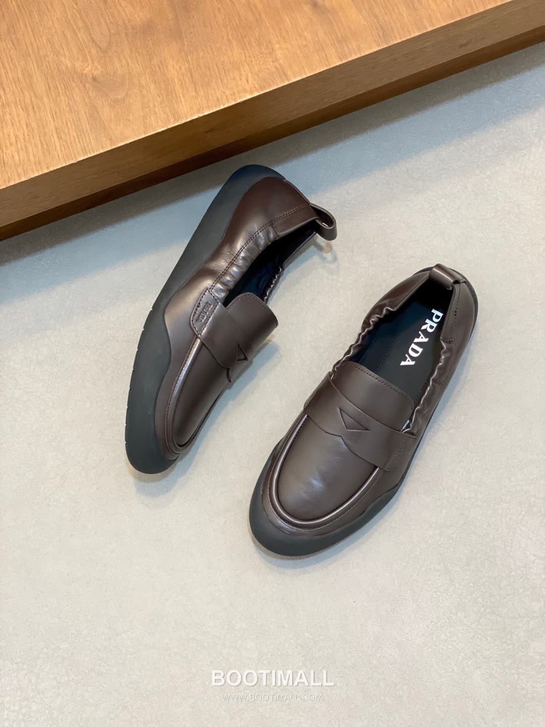Prada Calfskin Slip-On Low Sneakers with Stitching Detail 프라다 카프스킨 슬립온 로우 스니커즈 스티칭 디테일 4.0cm 5