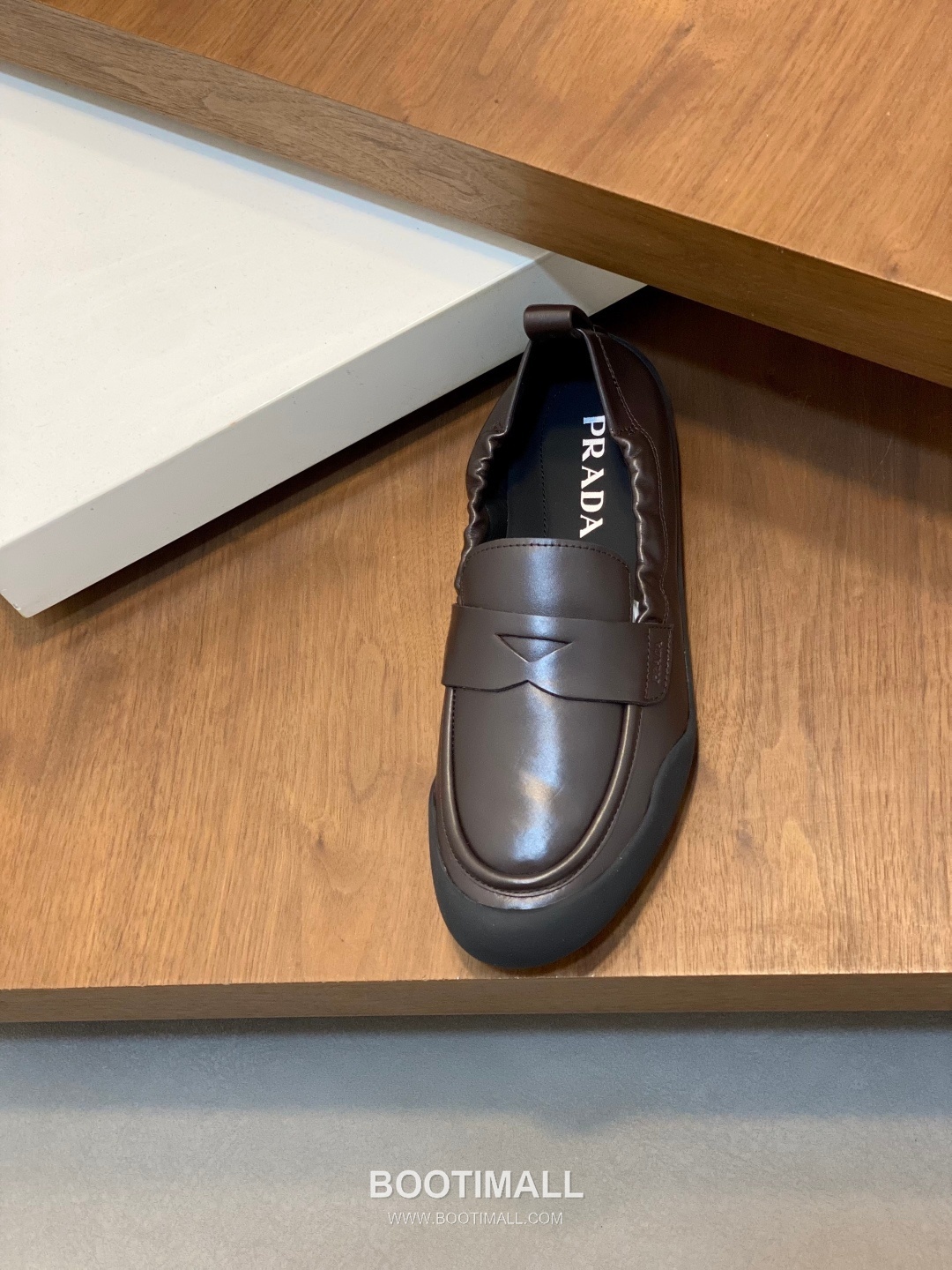 Prada Calfskin Slip-On Low Sneakers with Stitching Detail 프라다 카프스킨 슬립온 로우 스니커즈 스티칭 디테일 4.0cm 6