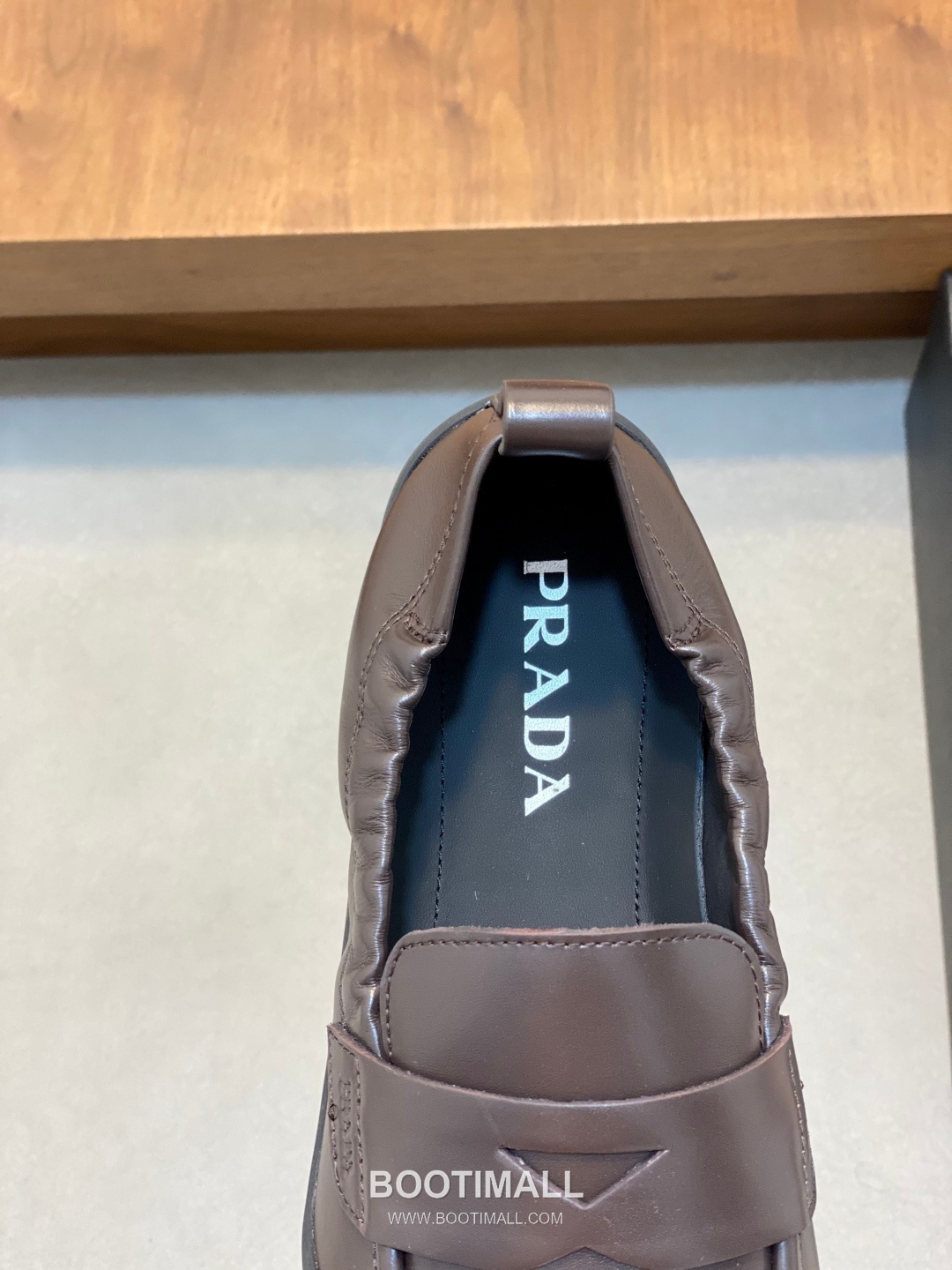 Prada Calfskin Slip-On Low Sneakers with Stitching Detail 프라다 카프스킨 슬립온 로우 스니커즈 스티칭 디테일 4.0cm 7