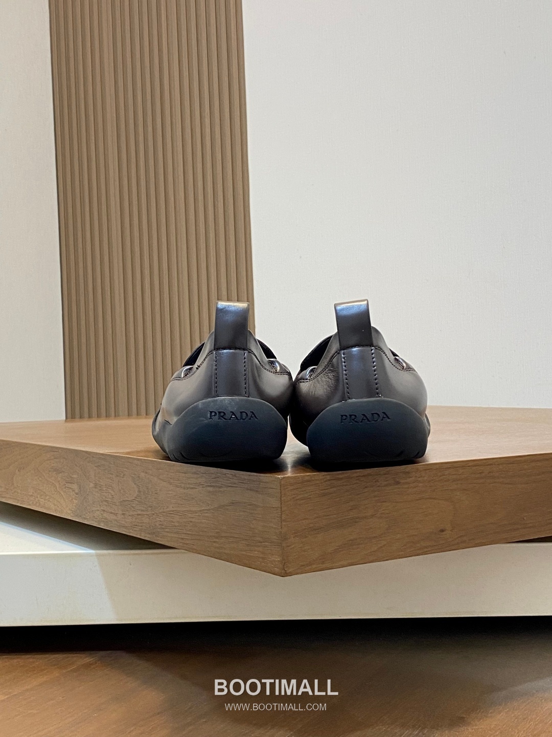 Prada Calfskin Slip-On Low Sneakers with Stitching Detail 프라다 카프스킨 슬립온 로우 스니커즈 스티칭 디테일 4.0cm 8