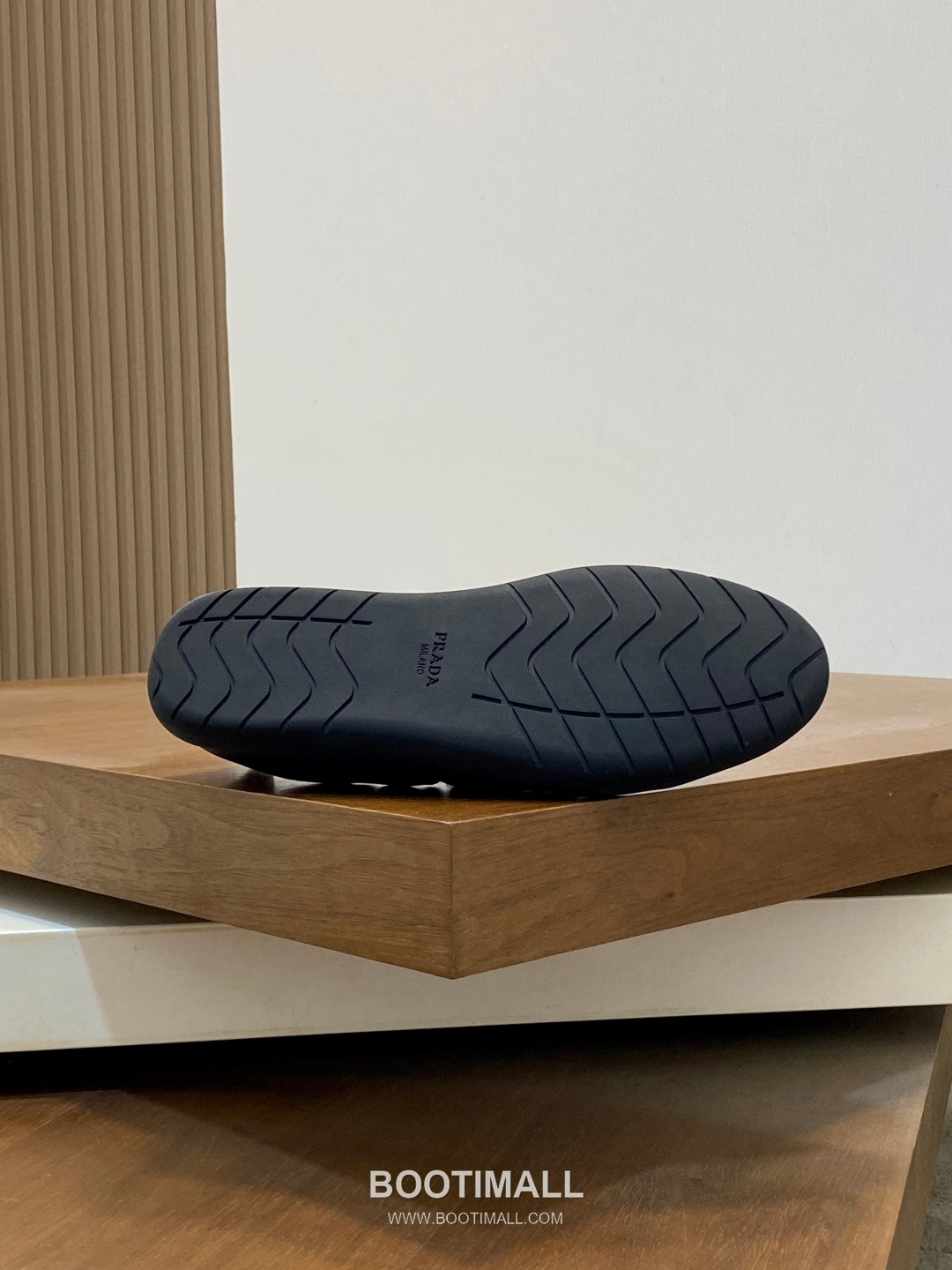 Prada Calfskin Slip-On Low Sneakers with Stitching Detail 프라다 카프스킨 슬립온 로우 스니커즈 스티칭 디테일 4.0cm 9