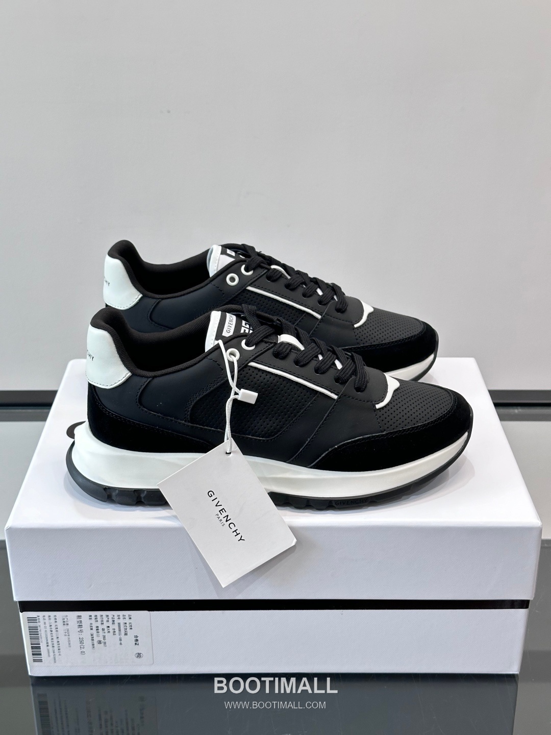 Givenchy Calfskin Low Sneakers with Air Cushion Sole Detail 지방시 카프스킨 로우 스니커즈 에어쿠션 솔 디테일 4.5cm 1