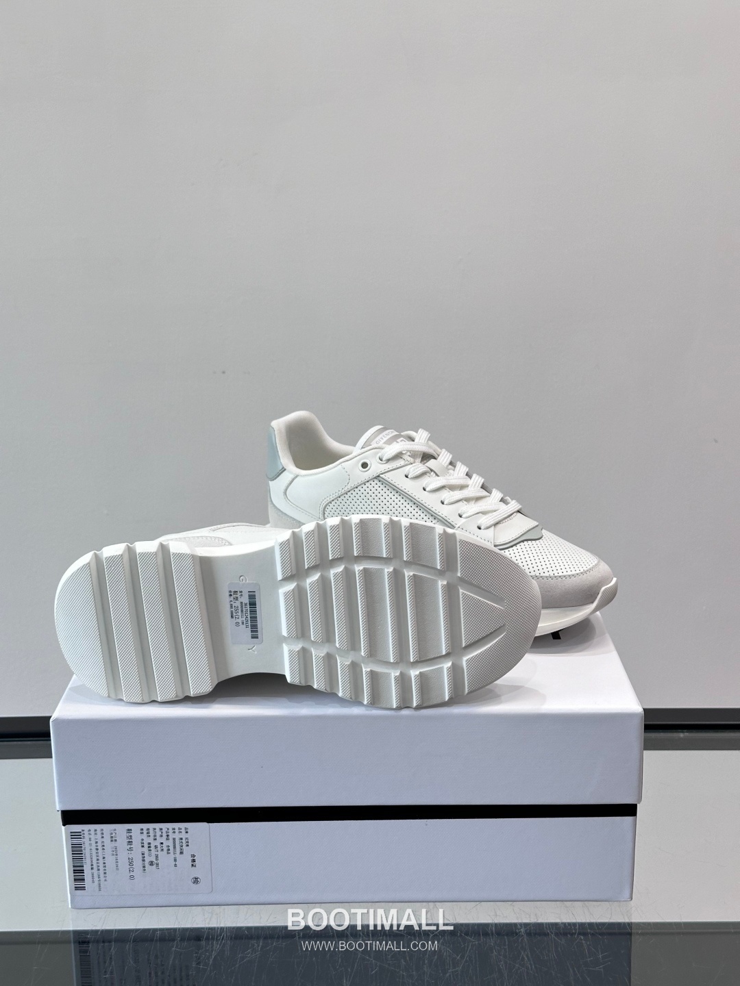 Givenchy Calfskin Low Sneakers with Air Cushion Sole Detail 지방시 카프스킨 로우 스니커즈 에어쿠션 솔 디테일 4.5cm 9