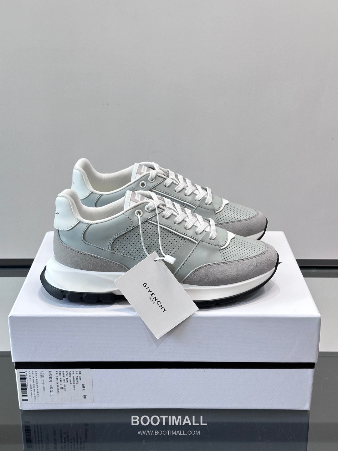 Givenchy Calfskin Low Sneakers with Air Cushion Sole Detail 지방시 카프스킨 로우 스니커즈 에어쿠션 솔 디테일 4.5cm 1