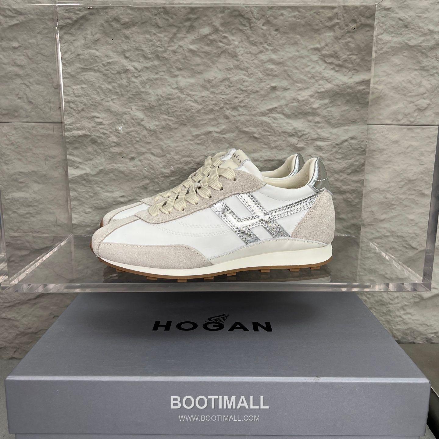 Hogan Calfskin Suede Low Sneakers with Lace-Up Platform Detail 호간 카프스킨 스웨이드 로우 스니커즈 레이스업 플랫폼 디테일 5.6cm 1