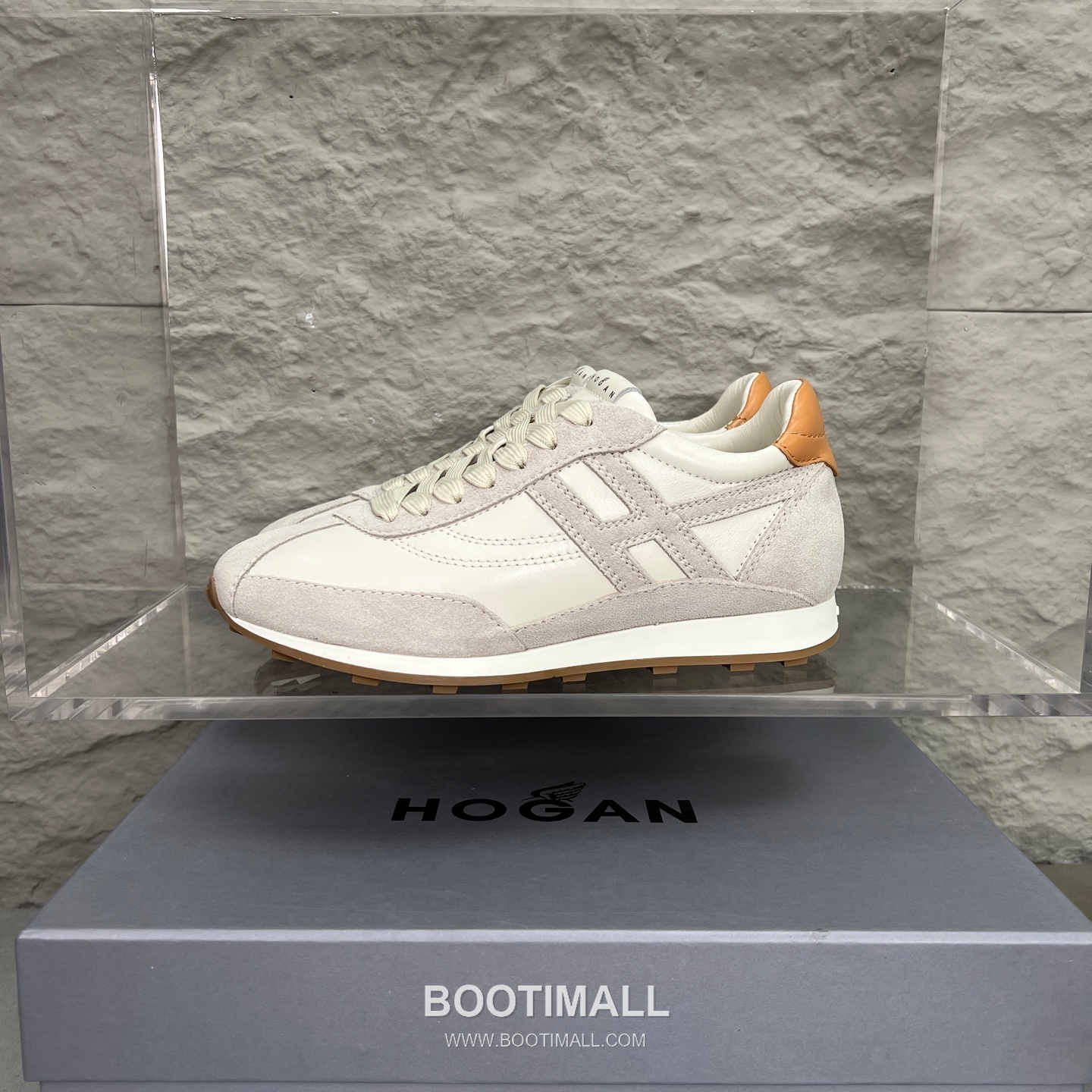 Hogan Calfskin Suede Low Sneakers with Lace-Up Platform Detail 호간 카프스킨 스웨이드 로우 스니커즈 레이스업 플랫폼 디테일 5.6cm 1