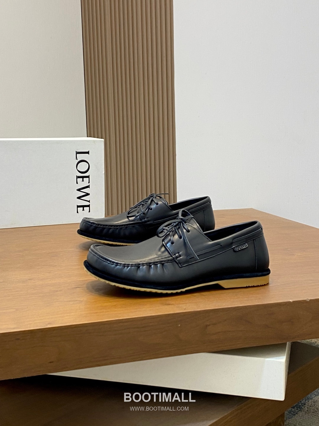 Loewe Suede Calfskin Low Sneakers with Asymmetric Lace TPU Detail 로에베 스웨이드 카프스킨 로우 스니커즈 비대칭 레이스 TPU 디테일 4.5cm 3