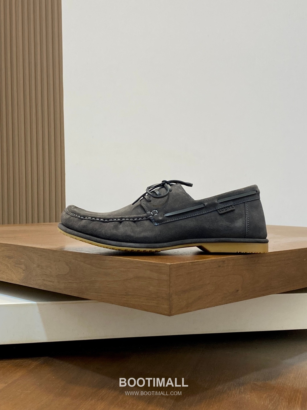 Loewe Suede Calfskin Low Sneakers with Asymmetric Lace TPU Detail 로에베 스웨이드 카프스킨 로우 스니커즈 비대칭 레이스 TPU 디테일 4.5cm 2