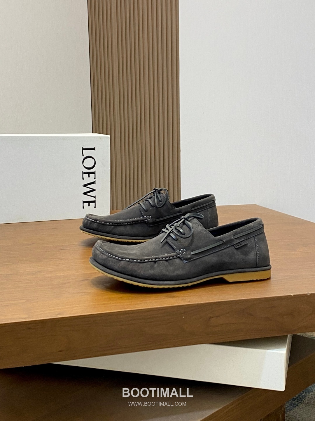 Loewe Suede Calfskin Low Sneakers with Asymmetric Lace TPU Detail 로에베 스웨이드 카프스킨 로우 스니커즈 비대칭 레이스 TPU 디테일 4.5cm 3