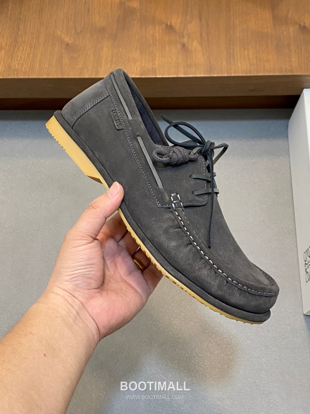 Loewe Suede Calfskin Low Sneakers with Asymmetric Lace TPU Detail 로에베 스웨이드 카프스킨 로우 스니커즈 비대칭 레이스 TPU 디테일 4.5cm 4