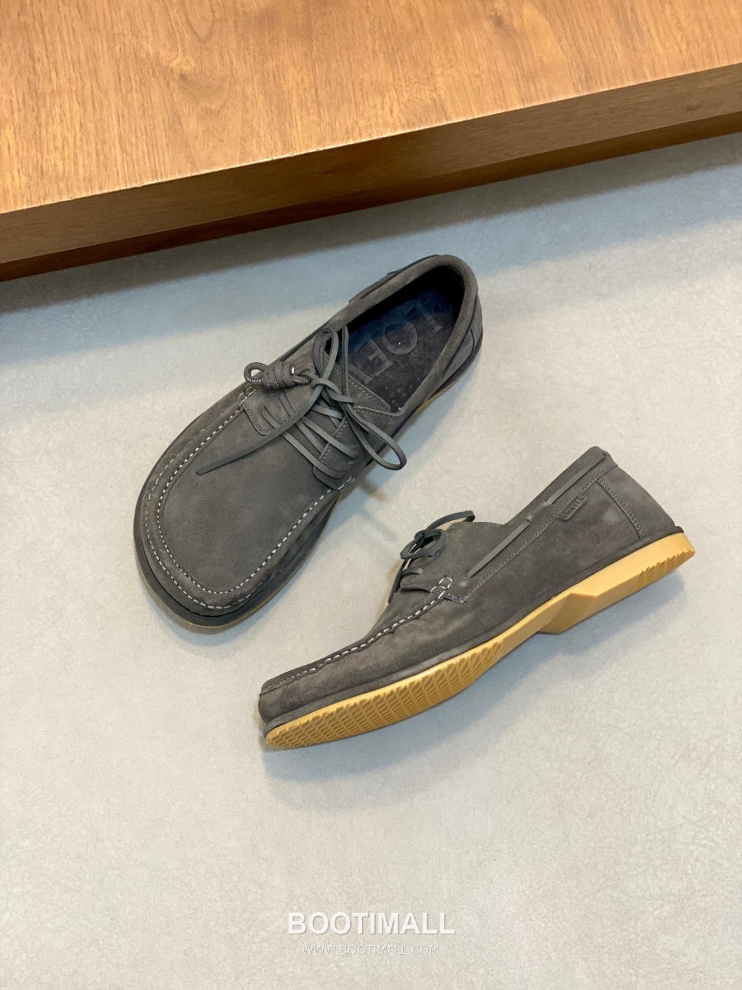 Loewe Suede Calfskin Low Sneakers with Asymmetric Lace TPU Detail 로에베 스웨이드 카프스킨 로우 스니커즈 비대칭 레이스 TPU 디테일 4.5cm 5