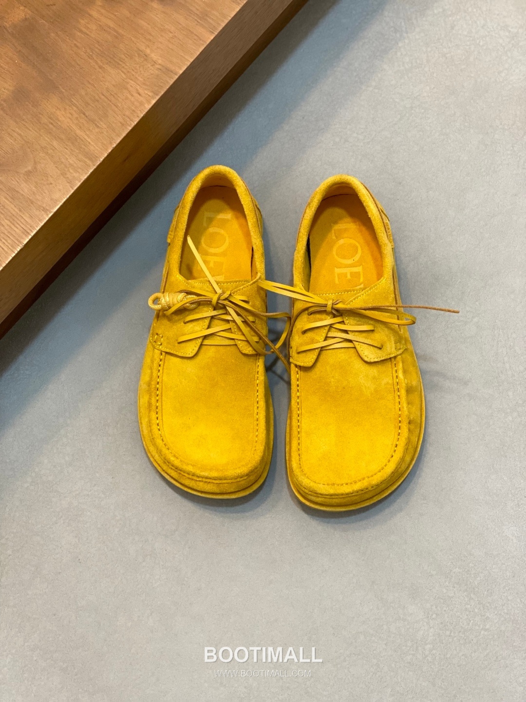 Loewe Suede Calfskin Low Sneakers with Asymmetric Lace TPU Detail 로에베 스웨이드 카프스킨 로우 스니커즈 비대칭 레이스 TPU 디테일 4.5cm 1