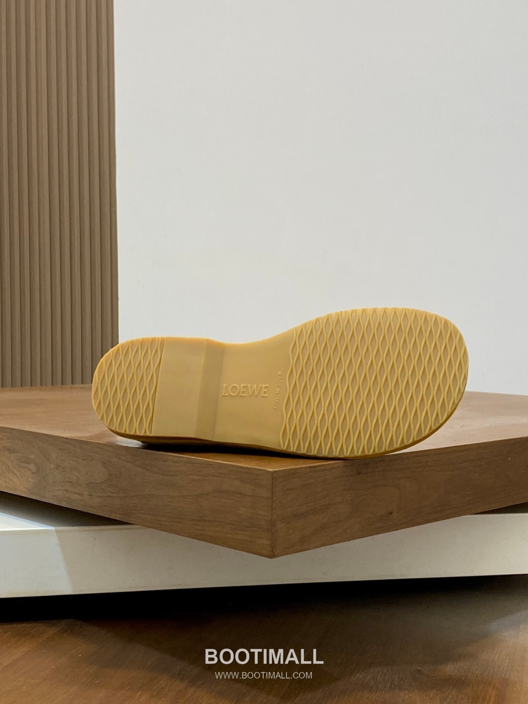 Loewe Suede Calfskin Low Sneakers with Asymmetric Lace TPU Detail 로에베 스웨이드 카프스킨 로우 스니커즈 비대칭 레이스 TPU 디테일 4.5cm 9