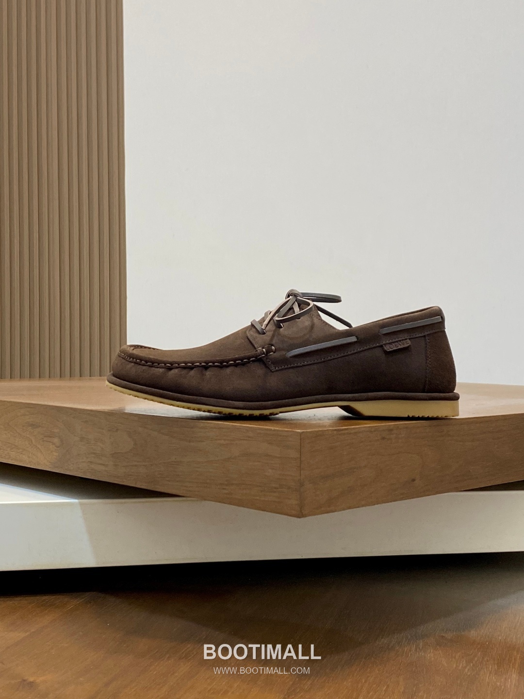 Loewe Suede Calfskin Low Sneakers with Asymmetric Lace TPU Detail 로에베 스웨이드 카프스킨 로우 스니커즈 비대칭 레이스 TPU 디테일 4.5cm 2