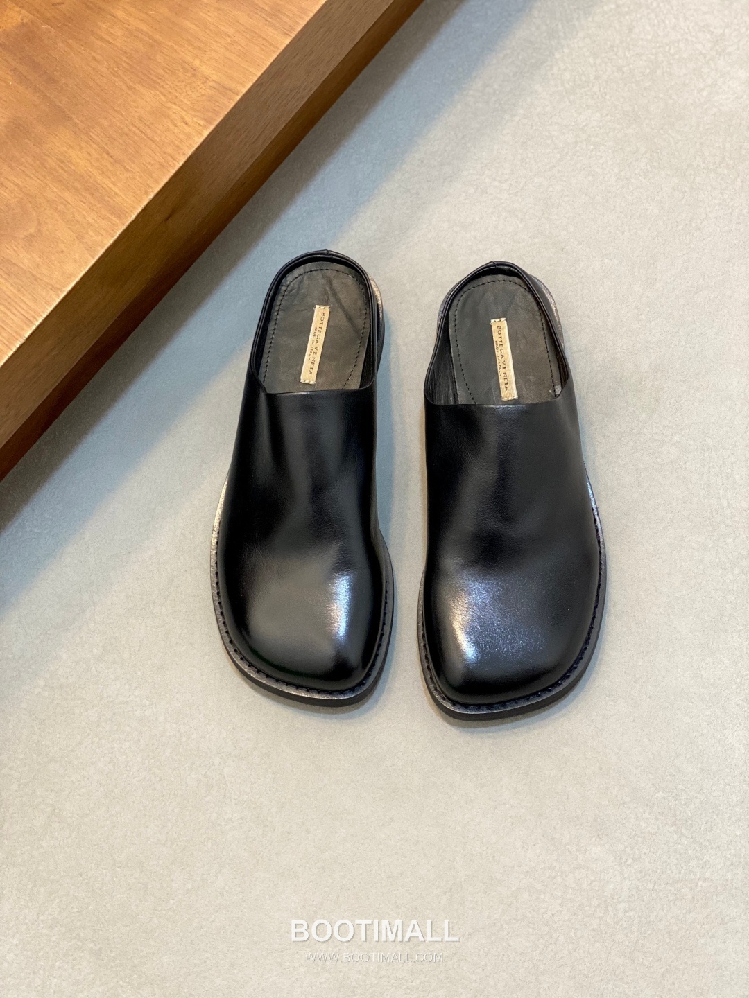 Bottega Veneta Intrecciato Calfskin Mule Slippers with Woven Detail 보테가베네타 인트레치아토 카프스킨 뮬 슬리퍼 위빙 디테일 2.5cm 1