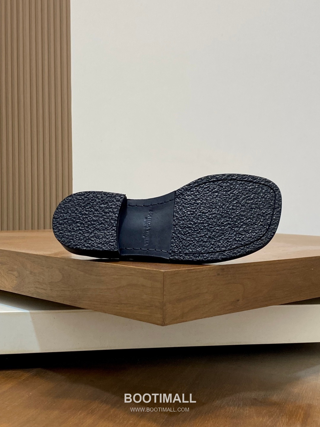 Bottega Veneta Intrecciato Calfskin Mule Slippers with Woven Detail 보테가베네타 인트레치아토 카프스킨 뮬 슬리퍼 위빙 디테일 2.5cm 9