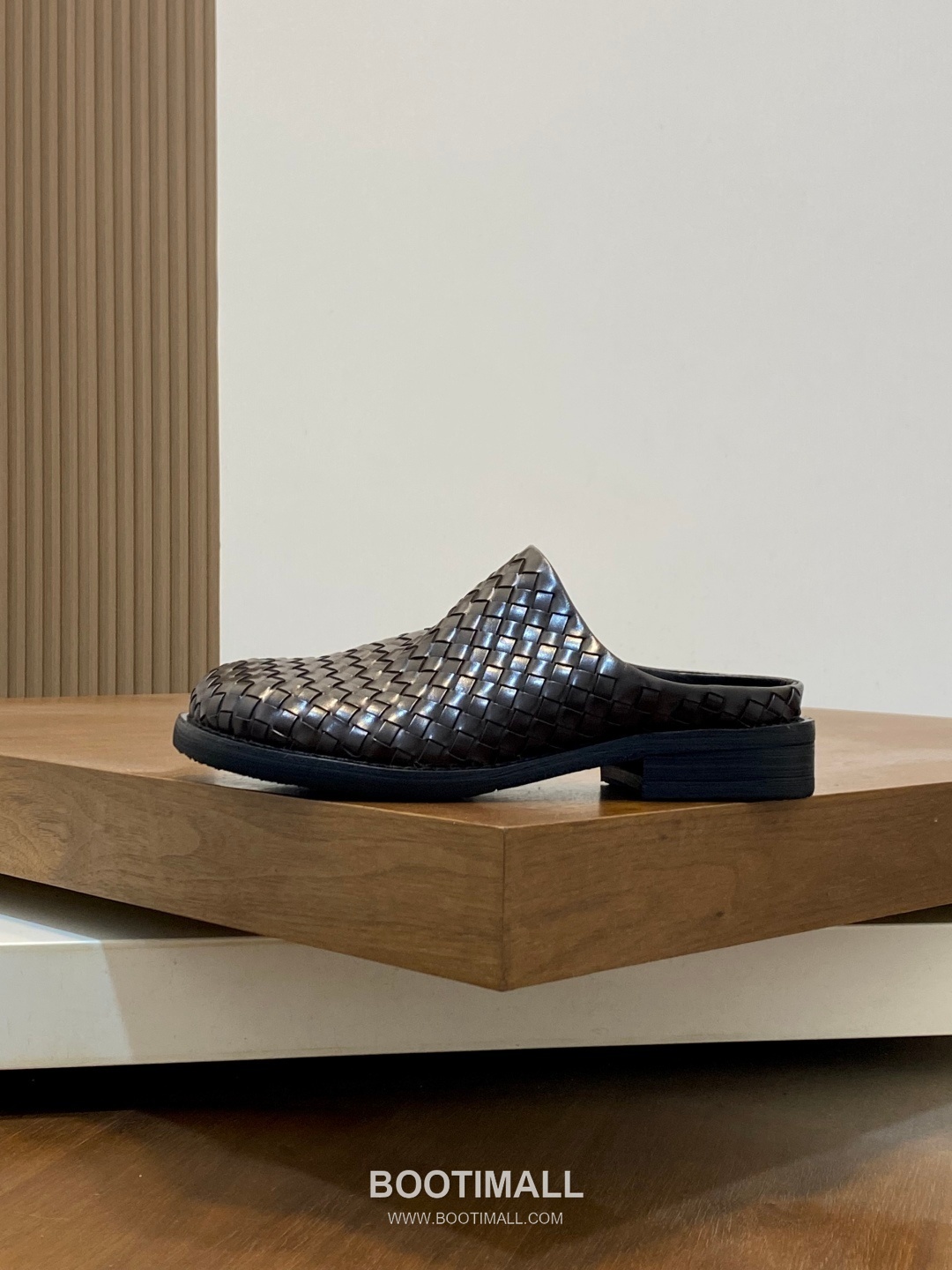 Bottega Veneta Intrecciato Calfskin Mule Slippers with Woven Detail 보테가베네타 인트레치아토 카프스킨 뮬 슬리퍼 위빙 디테일 2.5cm 2