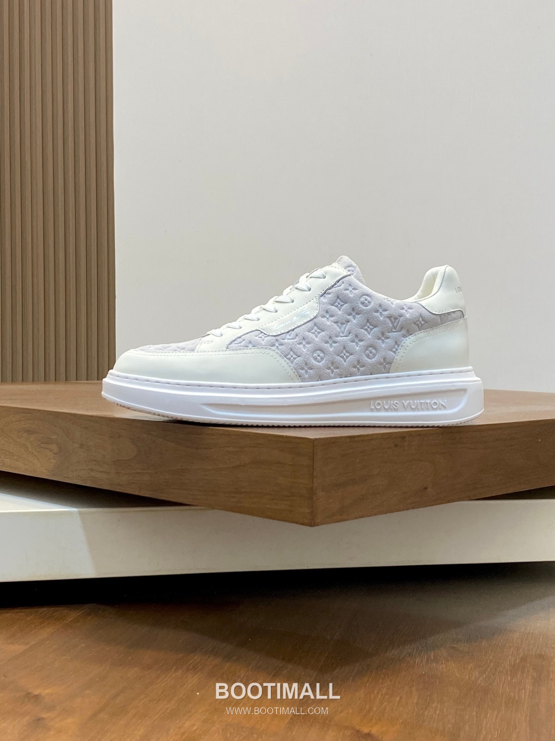 Louis Vuitton Calfskin Low Sneakers with Monogram Logo TPU Sole Detail 루이비통 카프스킨 로우 스니커즈 모노그램 로고 TPU 솔 디테일 4.0cm 2