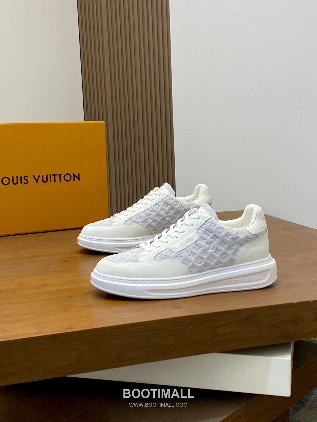 Louis Vuitton Calfskin Low Sneakers with Monogram Logo TPU Sole Detail 루이비통 카프스킨 로우 스니커즈 모노그램 로고 TPU 솔 디테일 4.0cm 3