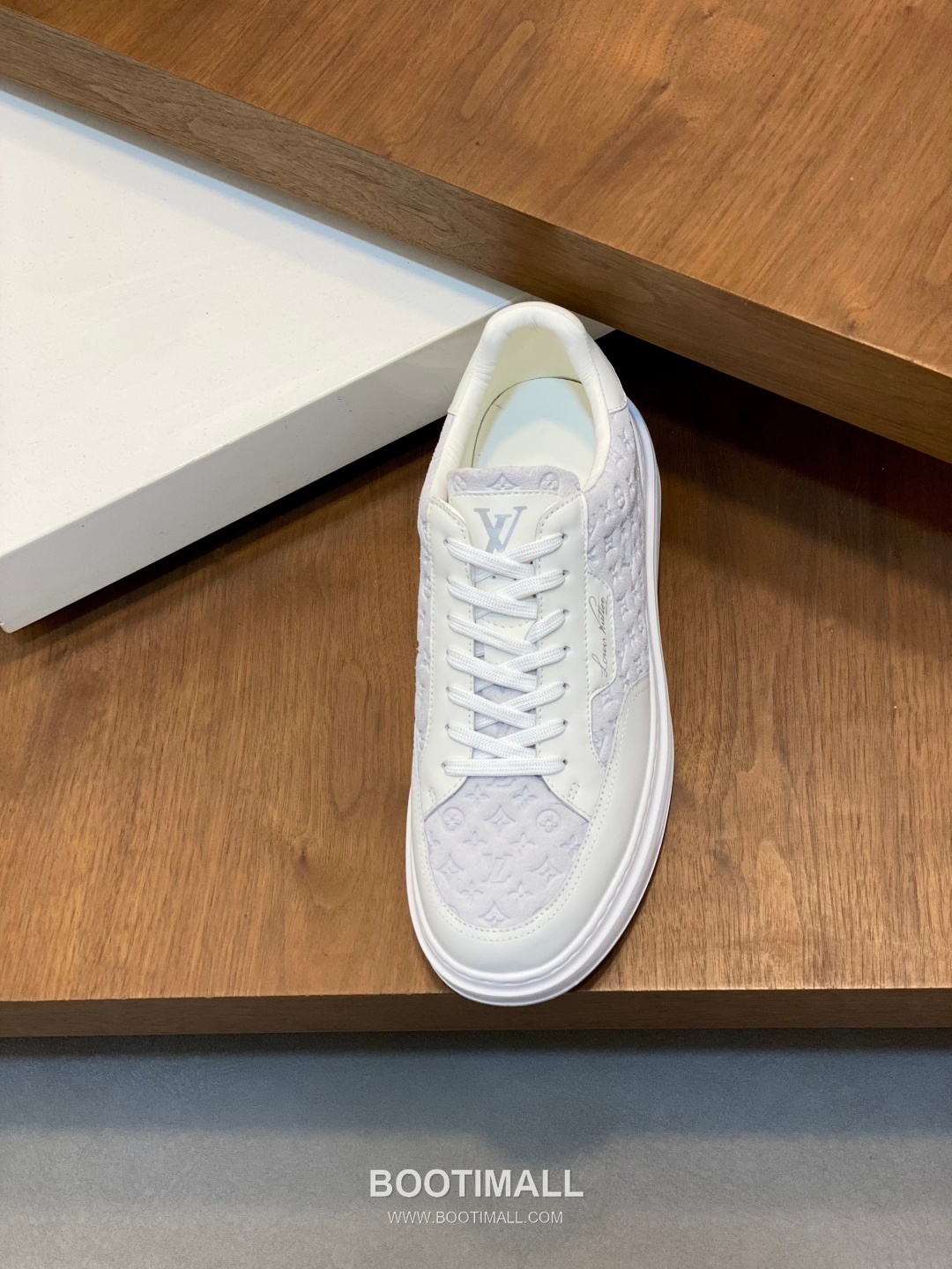 Louis Vuitton Calfskin Low Sneakers with Monogram Logo TPU Sole Detail 루이비통 카프스킨 로우 스니커즈 모노그램 로고 TPU 솔 디테일 4.0cm 6