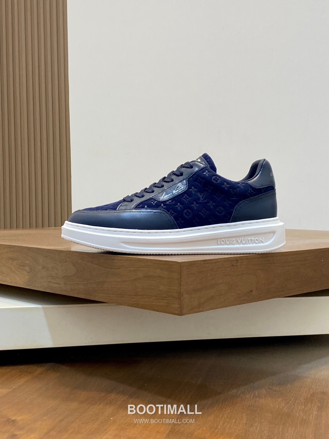 Louis Vuitton Calfskin Low Sneakers with Monogram Logo TPU Sole Detail 루이비통 카프스킨 로우 스니커즈 모노그램 로고 TPU 솔 디테일 4.0cm 2