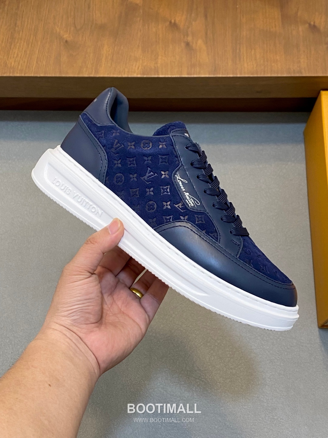 Louis Vuitton Calfskin Low Sneakers with Monogram Logo TPU Sole Detail 루이비통 카프스킨 로우 스니커즈 모노그램 로고 TPU 솔 디테일 4.0cm 4