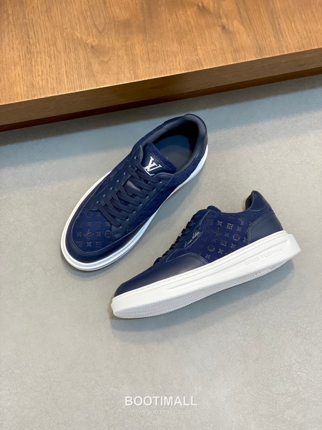Louis Vuitton Calfskin Low Sneakers with Monogram Logo TPU Sole Detail 루이비통 카프스킨 로우 스니커즈 모노그램 로고 TPU 솔 디테일 4.0cm 5