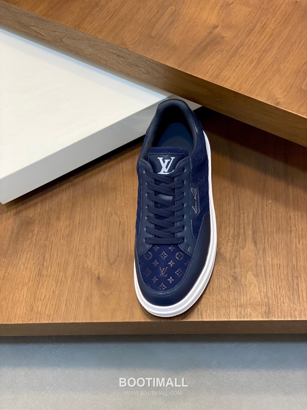 Louis Vuitton Calfskin Low Sneakers with Monogram Logo TPU Sole Detail 루이비통 카프스킨 로우 스니커즈 모노그램 로고 TPU 솔 디테일 4.0cm 6