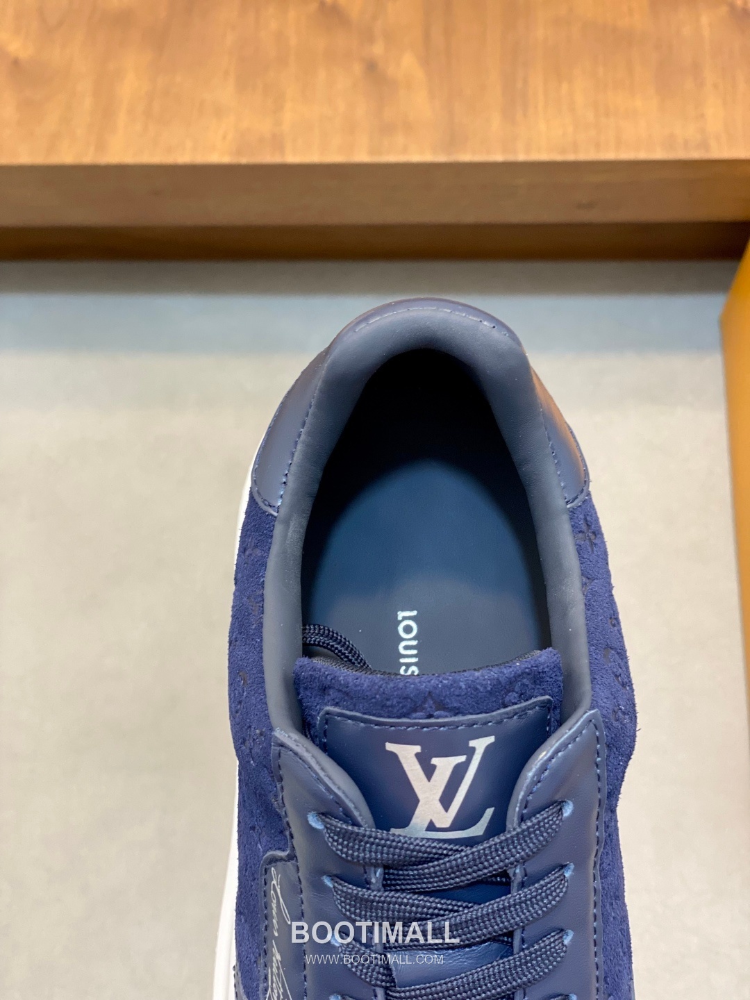 Louis Vuitton Calfskin Low Sneakers with Monogram Logo TPU Sole Detail 루이비통 카프스킨 로우 스니커즈 모노그램 로고 TPU 솔 디테일 4.0cm 7