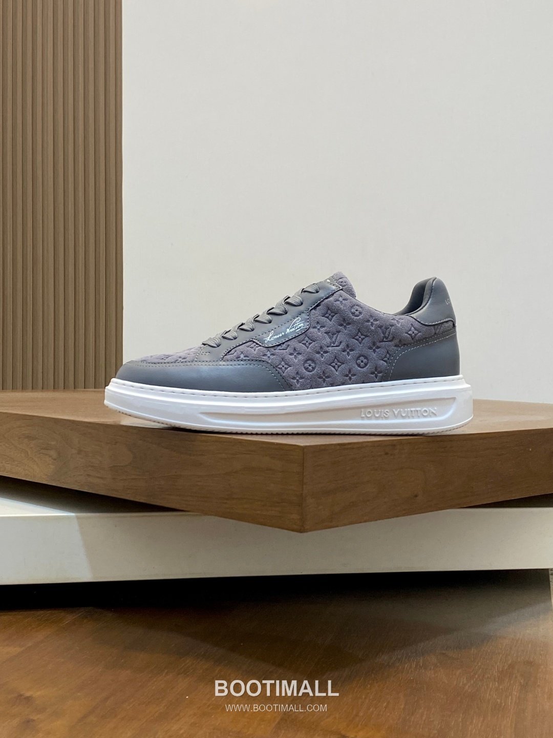 Louis Vuitton Calfskin Low Sneakers with Monogram Logo TPU Sole Detail 루이비통 카프스킨 로우 스니커즈 모노그램 로고 TPU 솔 디테일 4.0cm 2