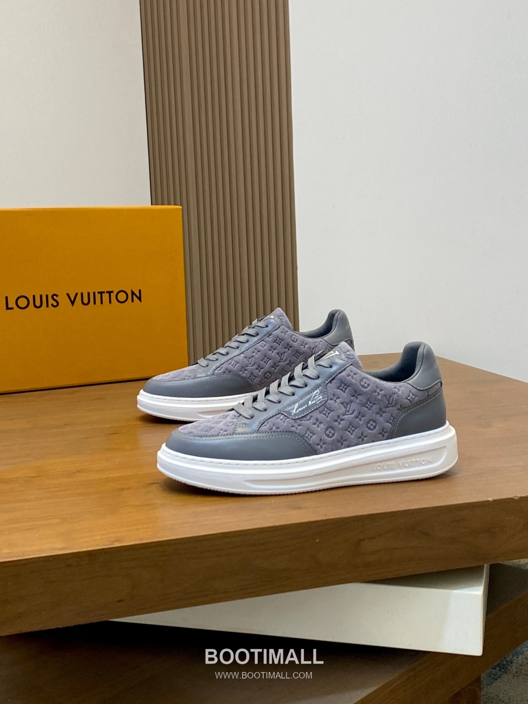 Louis Vuitton Calfskin Low Sneakers with Monogram Logo TPU Sole Detail 루이비통 카프스킨 로우 스니커즈 모노그램 로고 TPU 솔 디테일 4.0cm 3