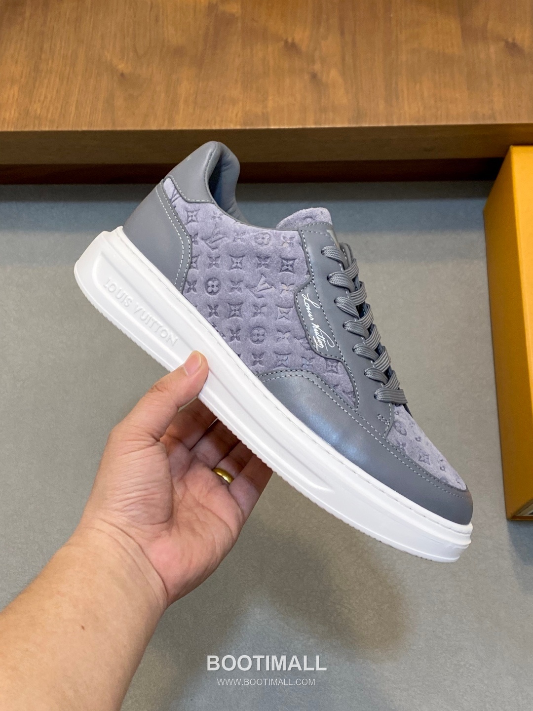 Louis Vuitton Calfskin Low Sneakers with Monogram Logo TPU Sole Detail 루이비통 카프스킨 로우 스니커즈 모노그램 로고 TPU 솔 디테일 4.0cm 4