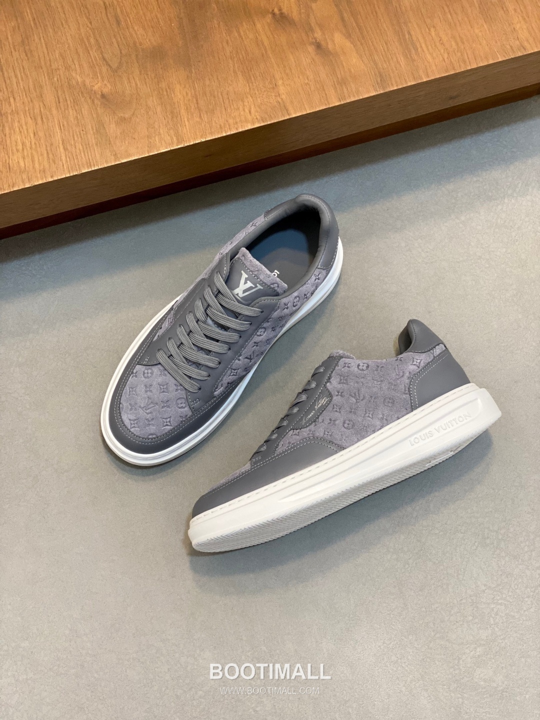 Louis Vuitton Calfskin Low Sneakers with Monogram Logo TPU Sole Detail 루이비통 카프스킨 로우 스니커즈 모노그램 로고 TPU 솔 디테일 4.0cm 5
