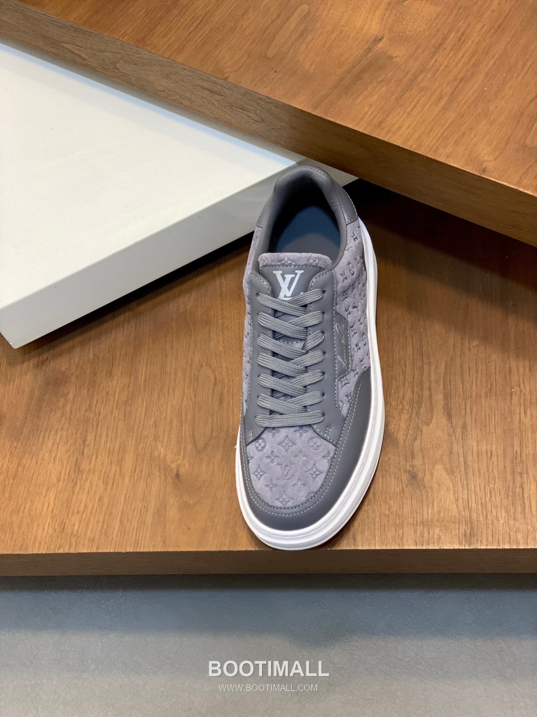 Louis Vuitton Calfskin Low Sneakers with Monogram Logo TPU Sole Detail 루이비통 카프스킨 로우 스니커즈 모노그램 로고 TPU 솔 디테일 4.0cm 6