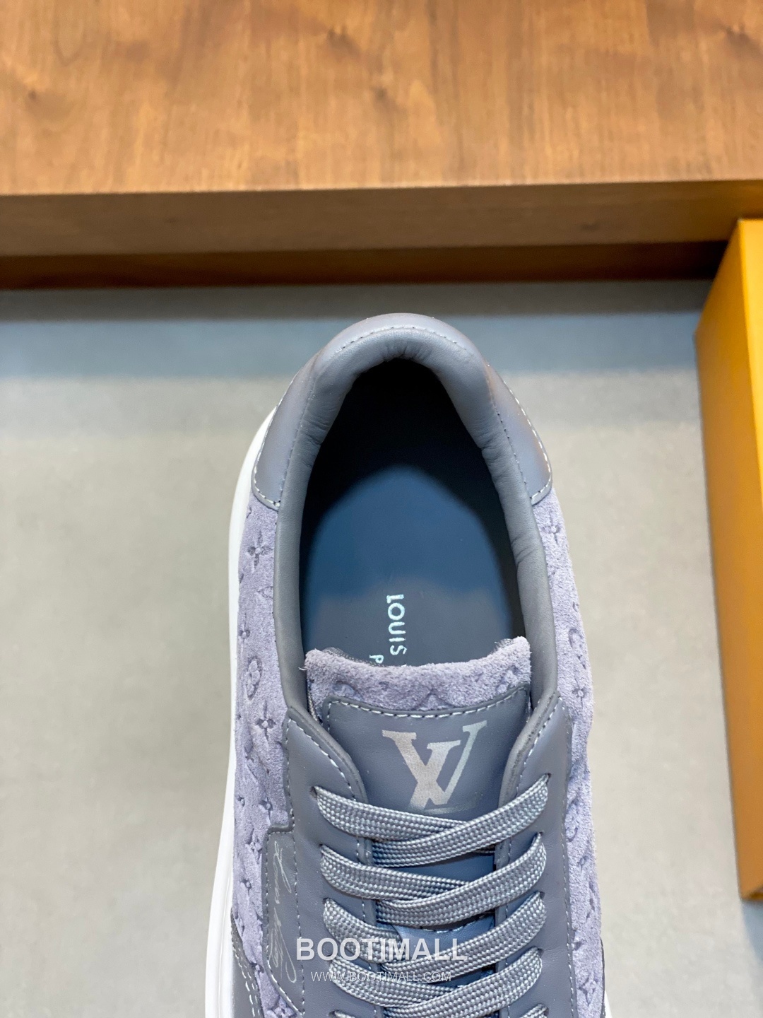 Louis Vuitton Calfskin Low Sneakers with Monogram Logo TPU Sole Detail 루이비통 카프스킨 로우 스니커즈 모노그램 로고 TPU 솔 디테일 4.0cm 7