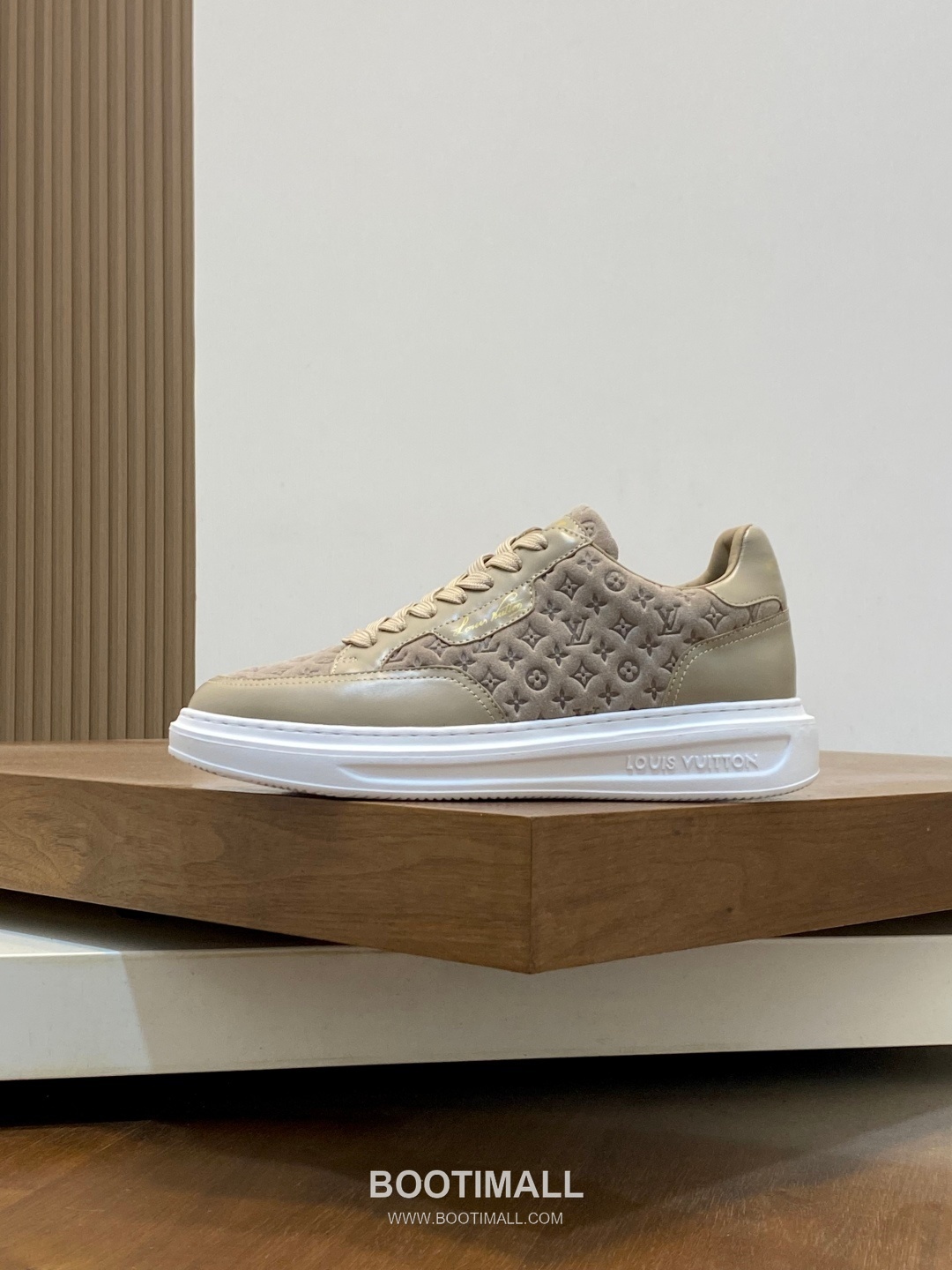 Louis Vuitton Calfskin Low Sneakers with Monogram Logo TPU Sole Detail 루이비통 카프스킨 로우 스니커즈 모노그램 로고 TPU 솔 디테일 4.0cm 2