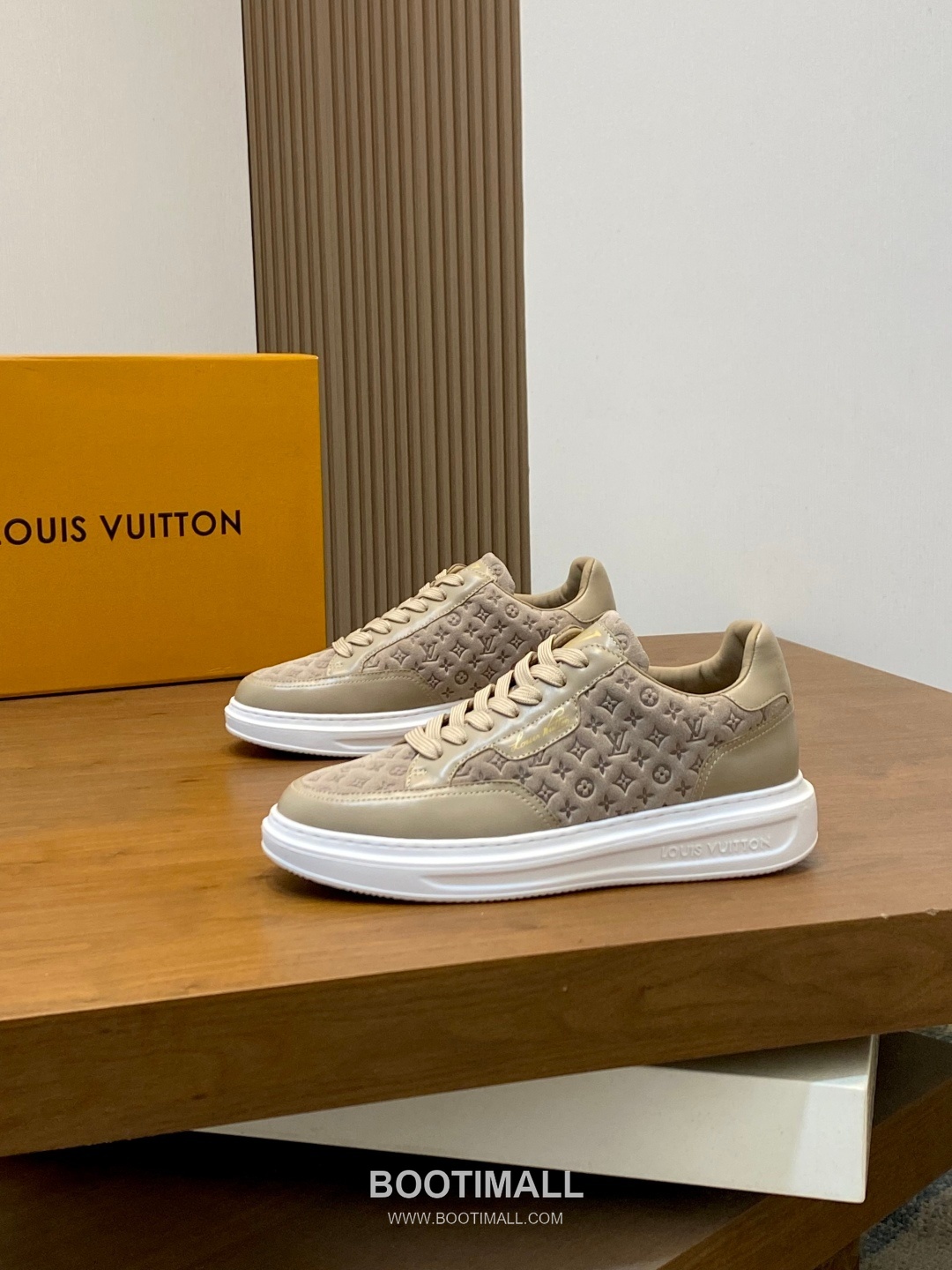 Louis Vuitton Calfskin Low Sneakers with Monogram Logo TPU Sole Detail 루이비통 카프스킨 로우 스니커즈 모노그램 로고 TPU 솔 디테일 4.0cm 3