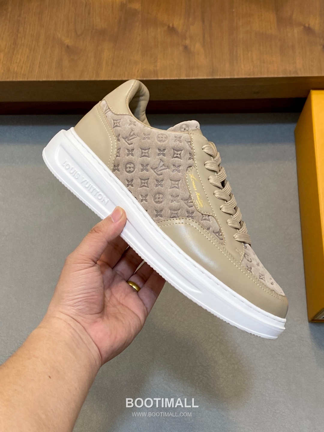 Louis Vuitton Calfskin Low Sneakers with Monogram Logo TPU Sole Detail 루이비통 카프스킨 로우 스니커즈 모노그램 로고 TPU 솔 디테일 4.0cm 4